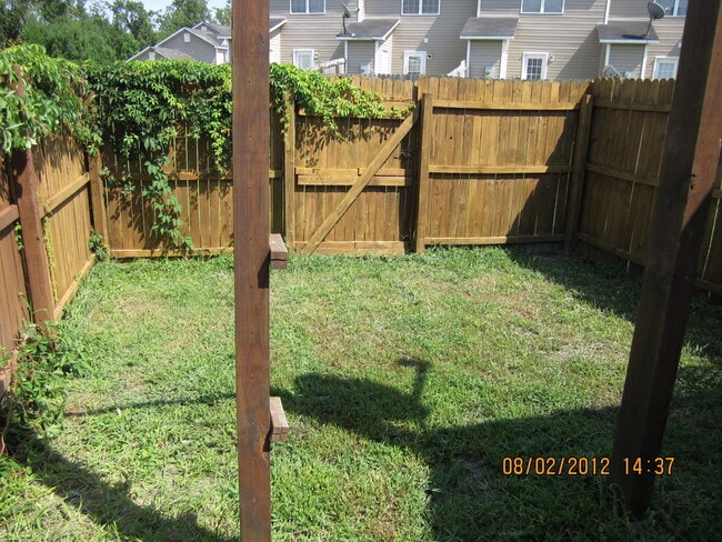 Building Photo - 106 Pinegrove Ct