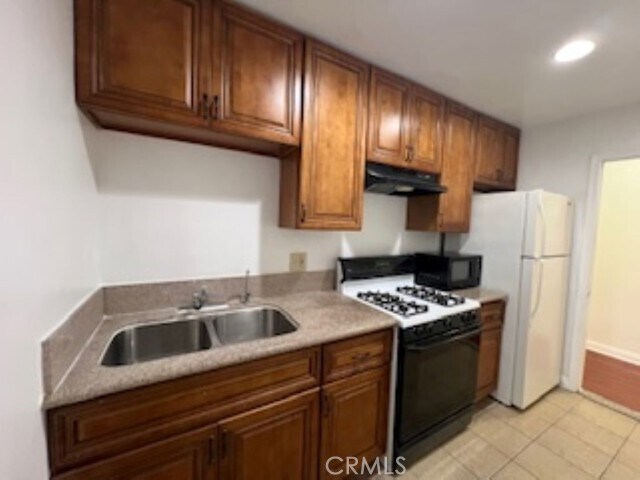 Building Photo - 4963 Sereno Dr