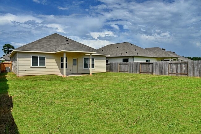 Building Photo - 358 Shoreview Dr