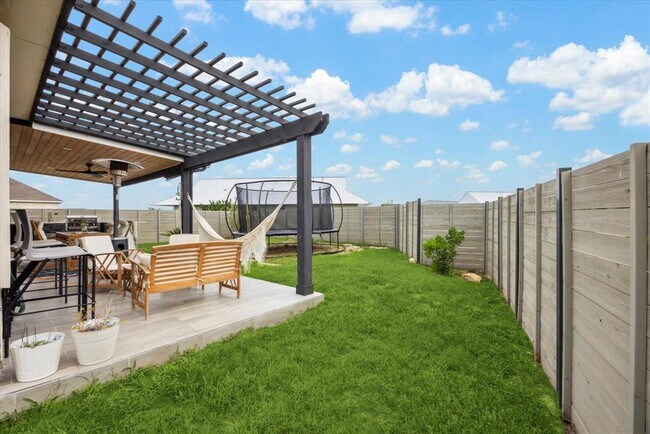Building Photo - 700 Legends Ln