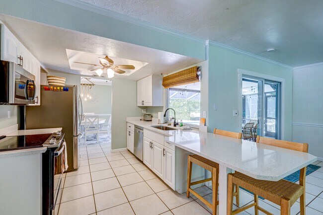 Building Photo - 2239 Wells Ave