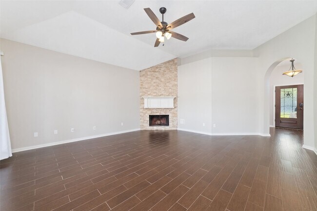 Building Photo - 28207 Laura Ct