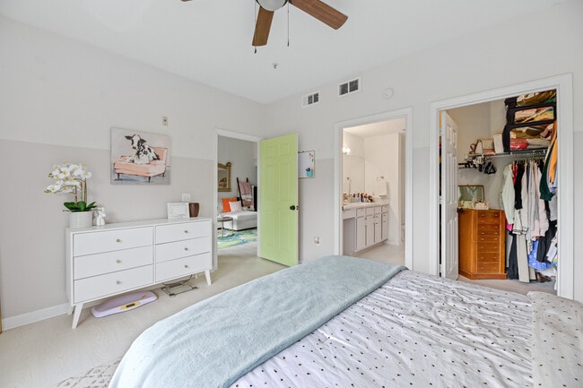 Building Photo - 2801 Chancellorsville Dr