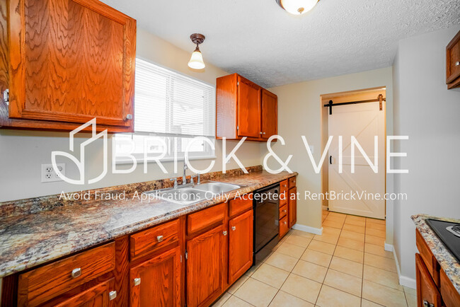 Building Photo - 7027 Lemert Ln