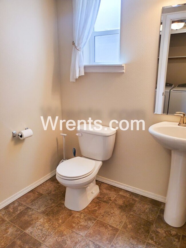 Building Photo - Beautiful 4-Bedroom Home - Mead School Dis...
