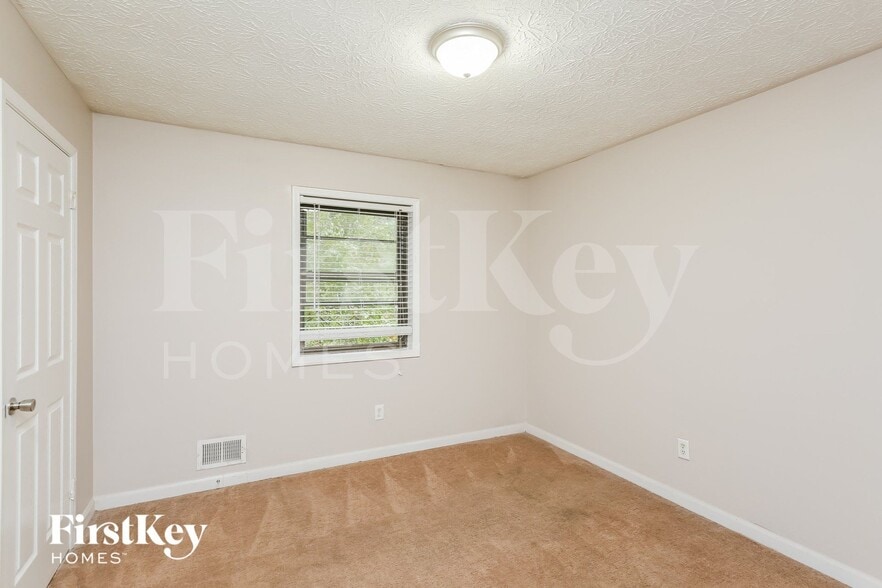 Building Photo - 4949 Dana Dr NE