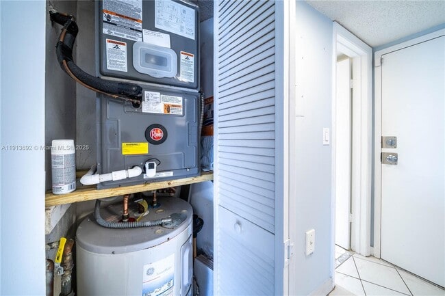 Building Photo - 2600 Collins Ave