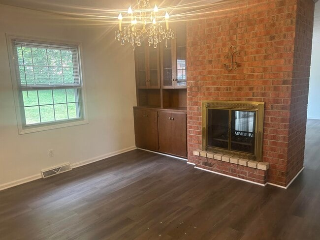 Building Photo - 420 Hillandale Ave