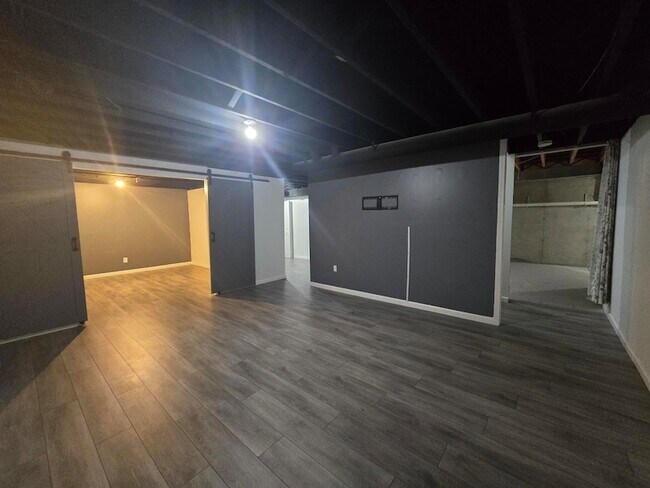 Building Photo - 10091 Pearwood Dr