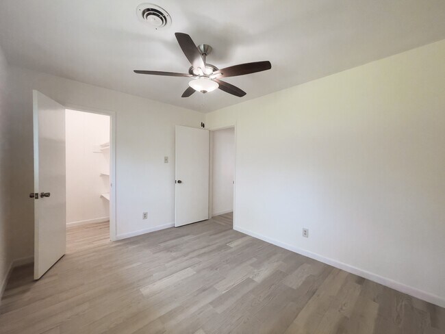 Building Photo - 7710 Romney Rd