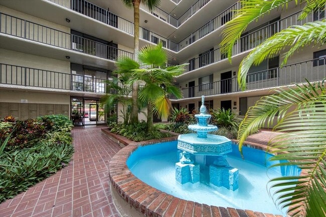Building Photo - 2699 Seville Blvd