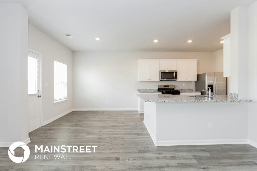 Building Photo - 3211 Quintana Dr