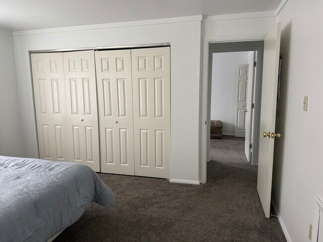 Building Photo - 1001 White Oak Rd