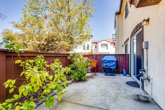 Building Photo - Stylish 3-Bedroom Townhome Near San Luis R...
