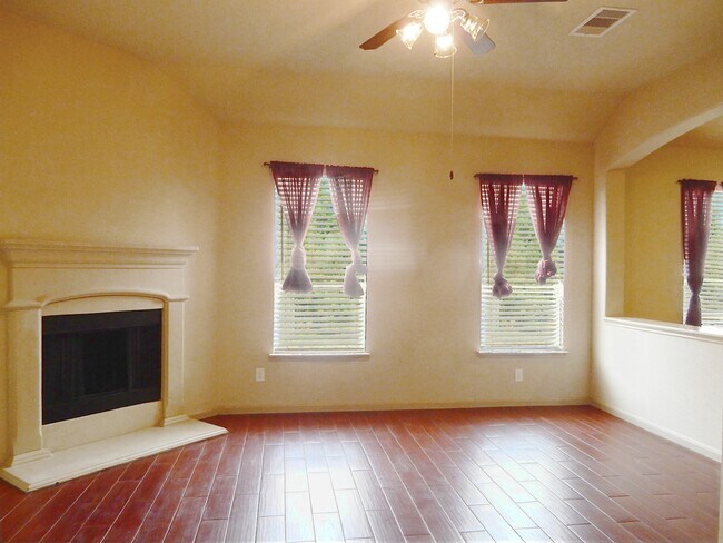 Building Photo - 24510 Avellino Ct