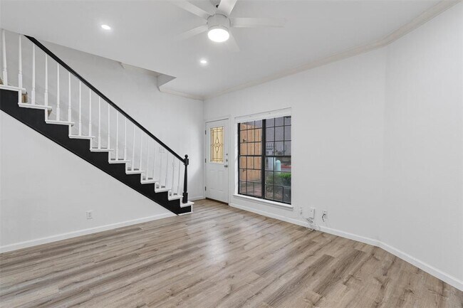 Building Photo - 1307 Kinney Ave