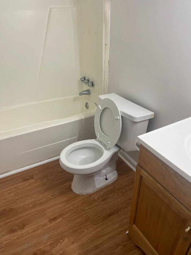 Building Photo - Modern 2-Bed, 1-Bath Oasis with Central Air and Gourmet Kitchen