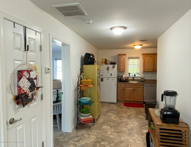 Building Photo - 211 Brinley Ave