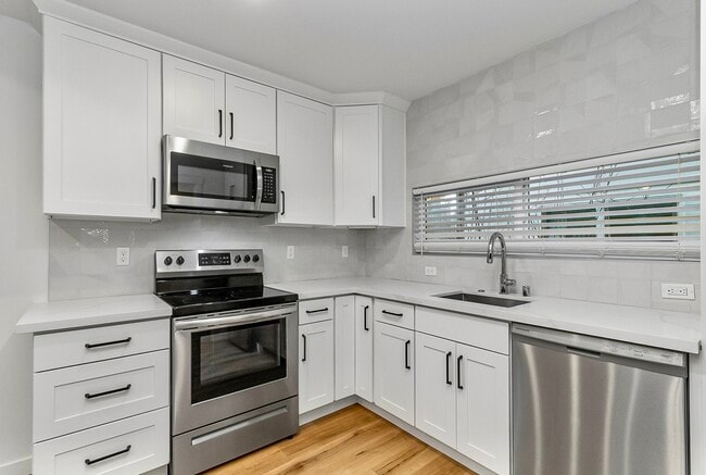 Building Photo - 1040 S Donovan St