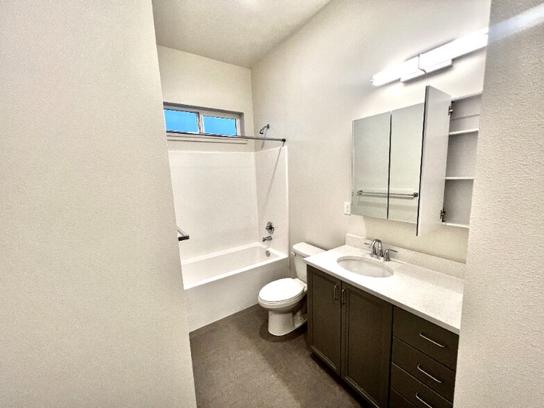 Building Photo - 2330 Yakima Ct