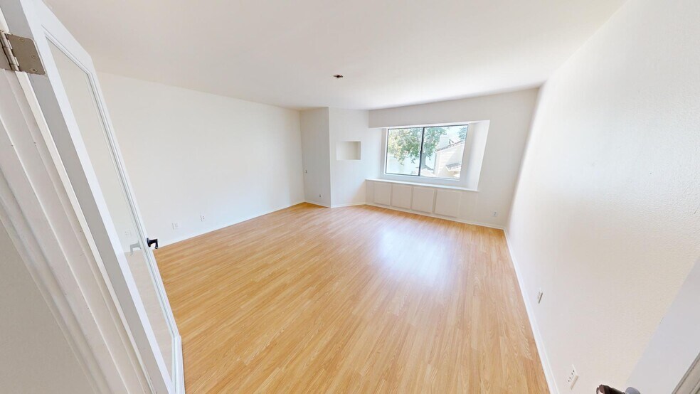 Building Photo - 1218 S Westlake Blvd