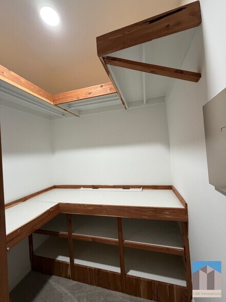 Building Photo - 4805 Carriage Bridge Ln