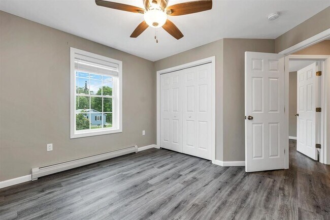 Building Photo - 4 Mill Pond Rd