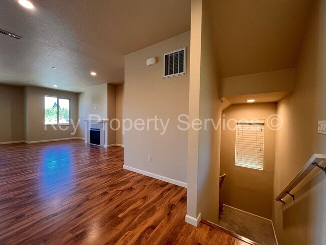 Building Photo - AVAILABLE NOW! Hazel Dell 5 Bedroom Close ...