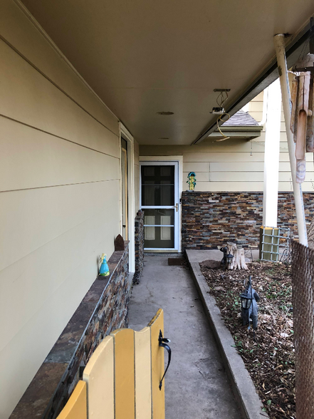 Building Photo - 2052 Apple Valley Rd