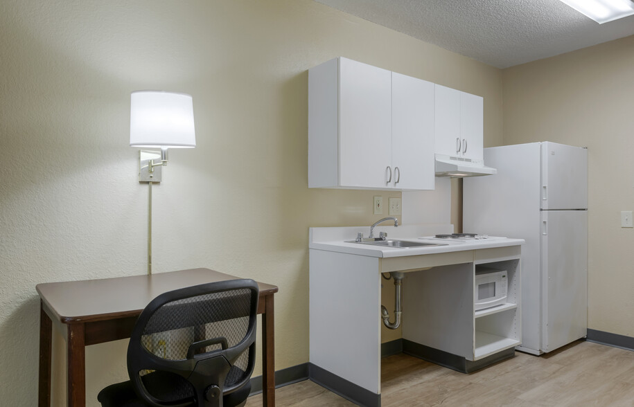 Building Photo - Furnished Studio-Indianapolis - Airport