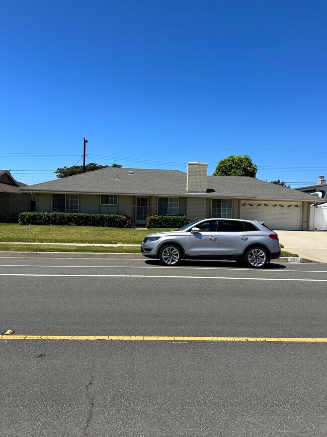 Front View From Street - 909 Rosewood Ave
