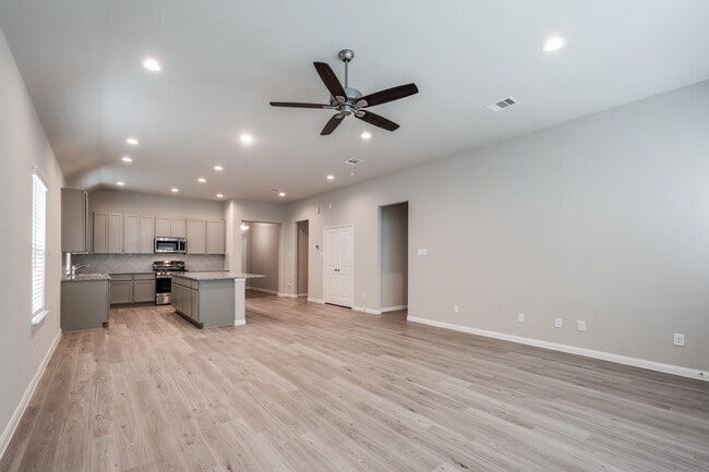 Building Photo - 3918 Sugardale St