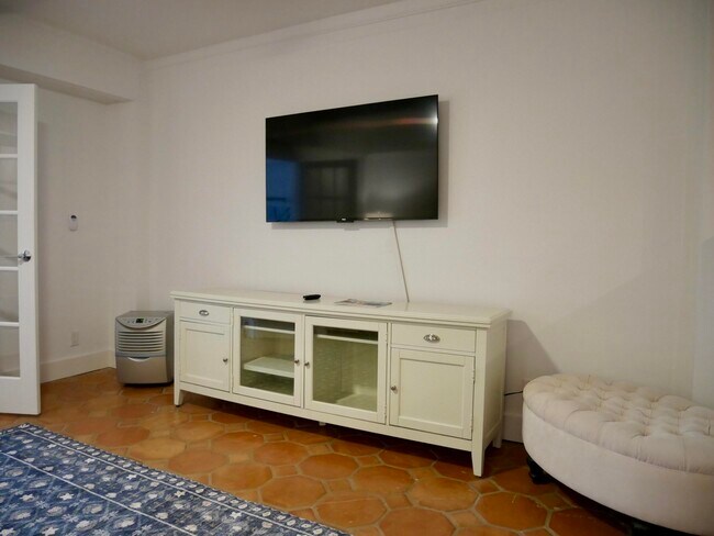 Building Photo - 235 Sunrise Ave