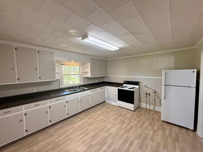 Building Photo - 309-311 W. PINE ST