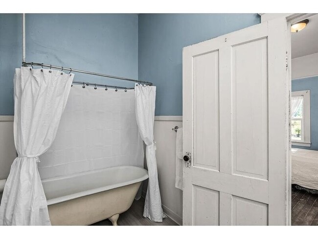 Building Photo - 511 Madison St