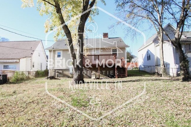 Building Photo - 404 E Emerald Ave