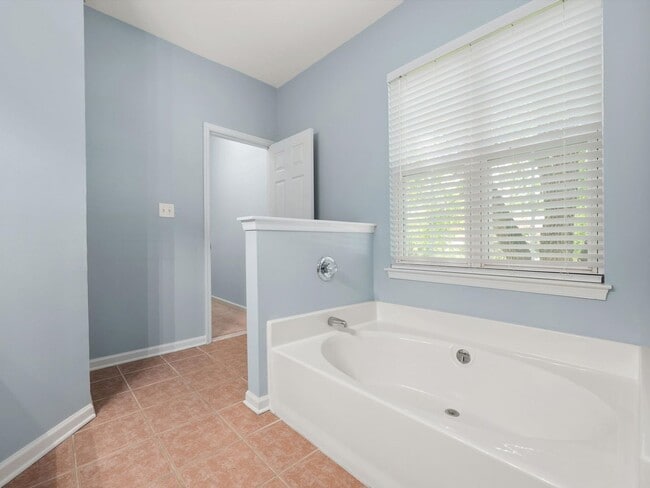 Building Photo - 9 Penhurst Ct