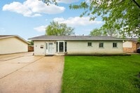 Building Photo - 670 Lakeview Ln