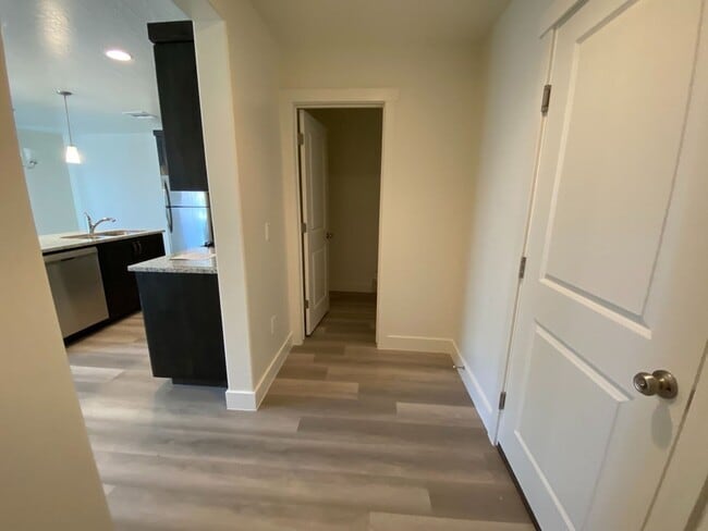 Building Photo - Beautiful 4 bed and 2.5 Bath in Desert Bluff Townhomes at Desert Canyons