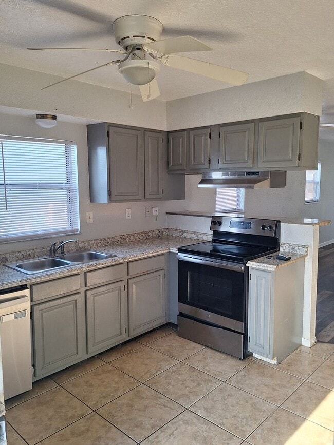 Building Photo - NSB Townhouse - 2BR 1.5BA