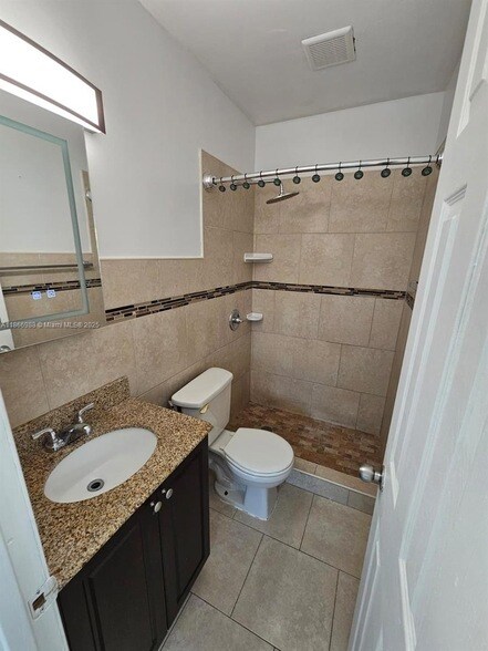 Building Photo - 1020 N 74th Way