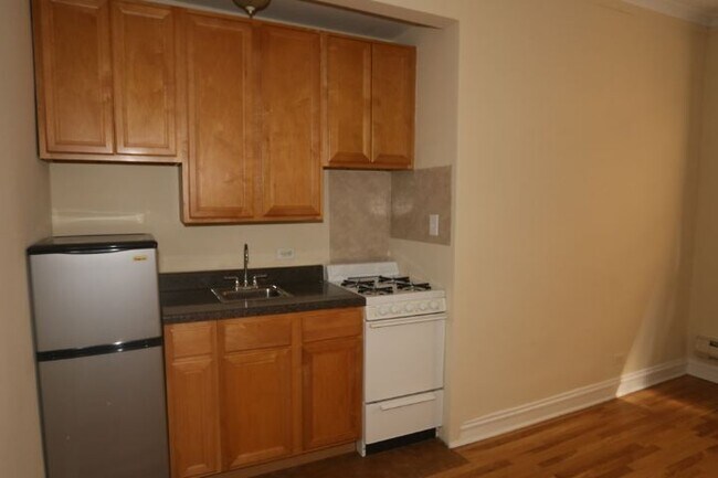 Building Photo - 4349 N Damen