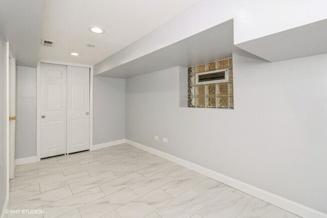 Building Photo - 3505 N Whipple St