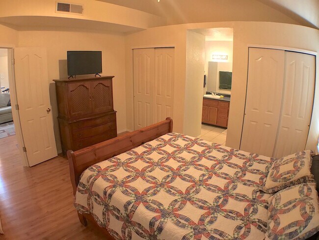 Building Photo - East El Paso 3 bed Refrig A/C