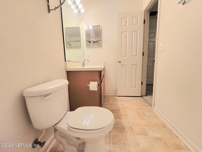 Building Photo - 915 Scrub Jay Dr