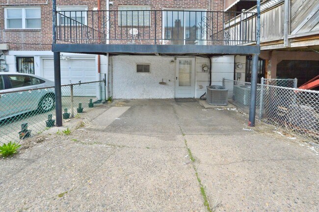 Building Photo - 2019 S Etting St