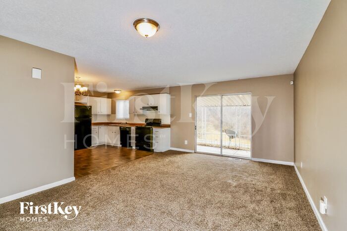 Building Photo - 6370 Silver Fox Dr