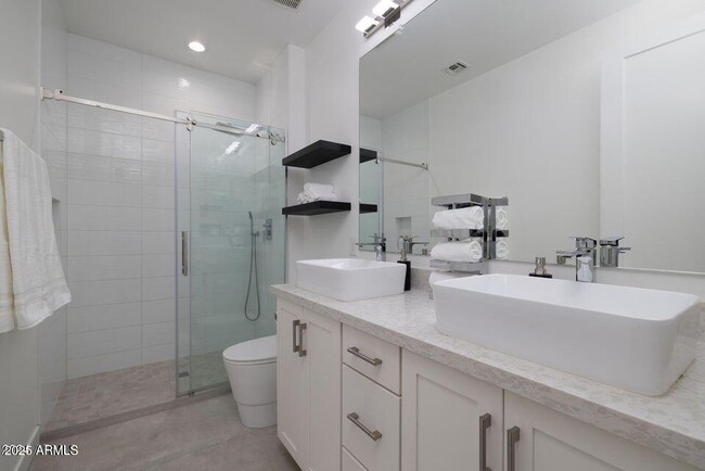 Building Photo - 7347 E Vista Bonita Dr