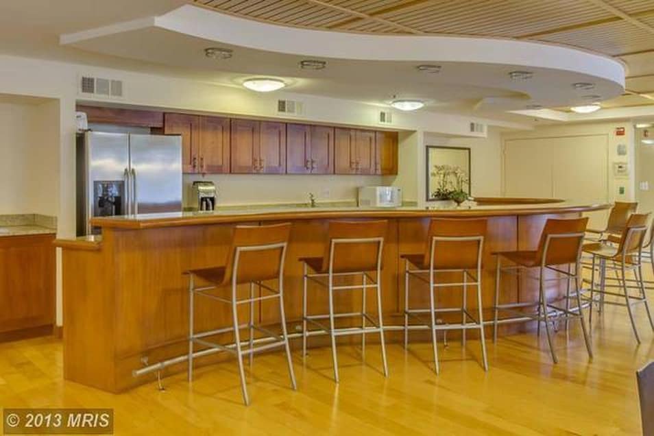 Party Room Bar and Kitchen - 2200 N Westmoreland St