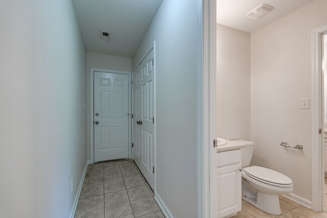 Building Photo - 567 Seays Crest Dr
